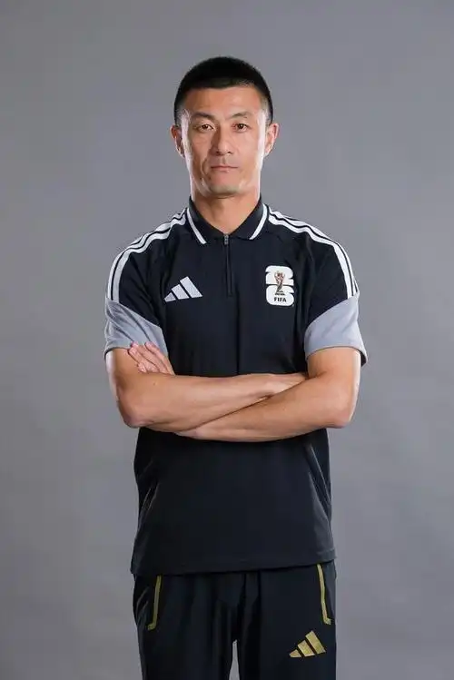 厄瓜多尔VS库拉索裁判组亮剑：傅明VAR创中国裁判新高度